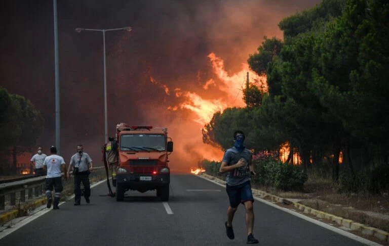 Εγκληματική αμέλεια: Δεν λειτουργούσαν οι ασύρματοι τη «μαύρη Δευτέρα» στο Μάτι – «Τυφλές» Πυροσβεστική και Αστυνομία τις δραματικές ώρες της φωτιάς